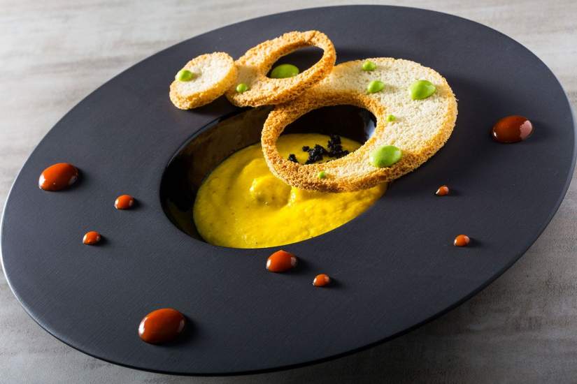 Assiette de soupe et toasts du Restaurant Gastronomique dans le Doubs de l'Auberge du Château de Vaite