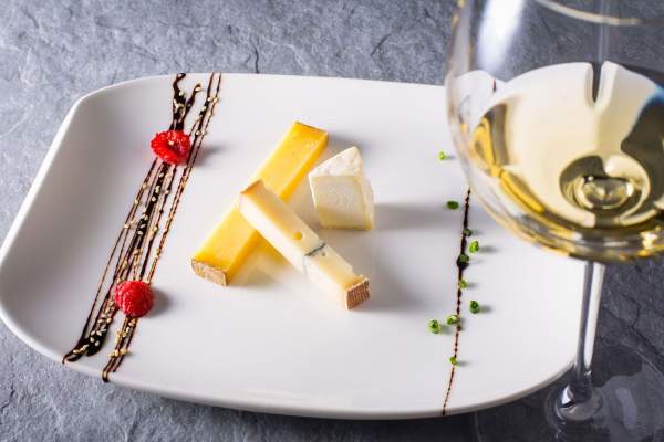 Assiette de fromage du Restaurant Gastronomique dans le Doubs de l'Auberge du Château de Vaite